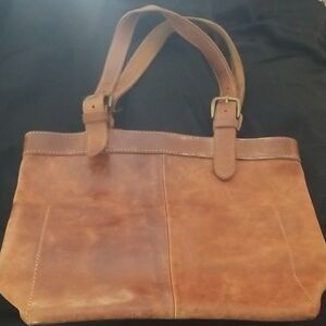 Chic Tan Leather Shoulder Bag